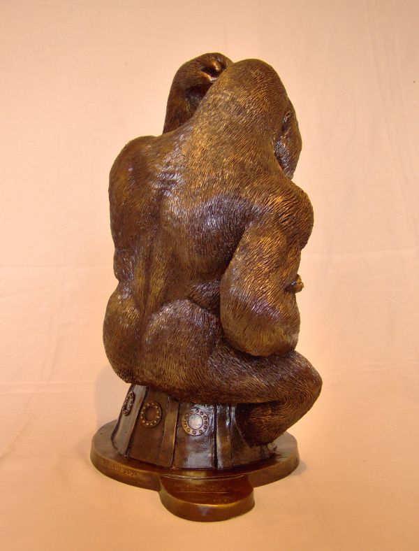 King Kong (bronze) angle rear